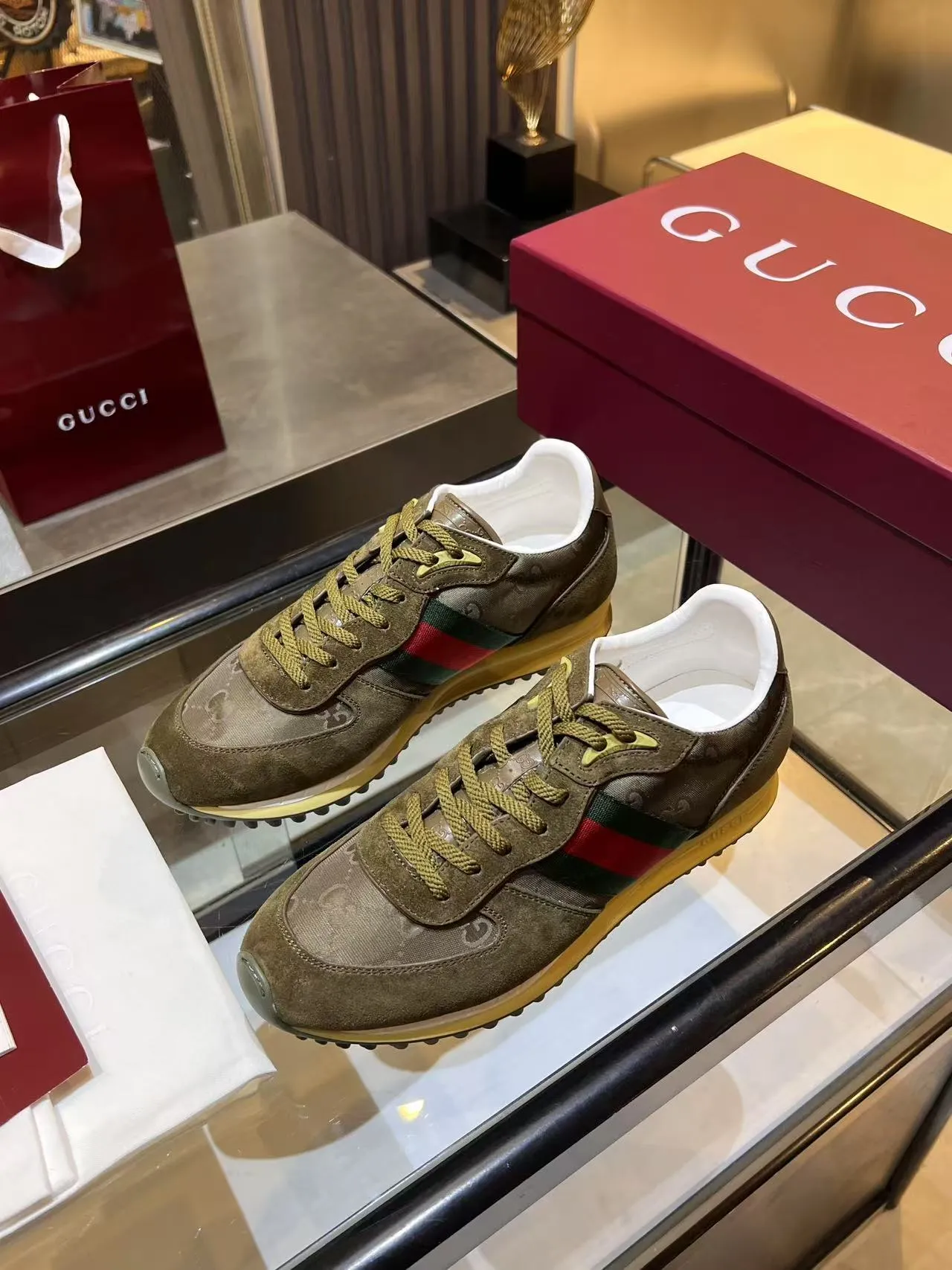 Men's Men's Shoes 💰620💰 Gucci Gucci Top Version Latest Catwalk Style Re-Motion Series Thick-soled Casual Sneakers Original Purchased, Developed and Made. This sneaker has a detachable and adjustable ankle strap, adding a dynamic item to the 2025 spring and summer series. The light and flexible outsole has been specially treated and is filled with a strong retro style. Exquisite packaging at the delivery counter 🛍📦 ▪️Fabrics: Original custom imported first-layer cowhide ▪️Inner lining: Original custom-made breathable mesh ▪️Sole: Original molded TPU material ▪️Sole thickness: 3.5CM ▪️Size: 39-44 (customized at 38.45.46)
